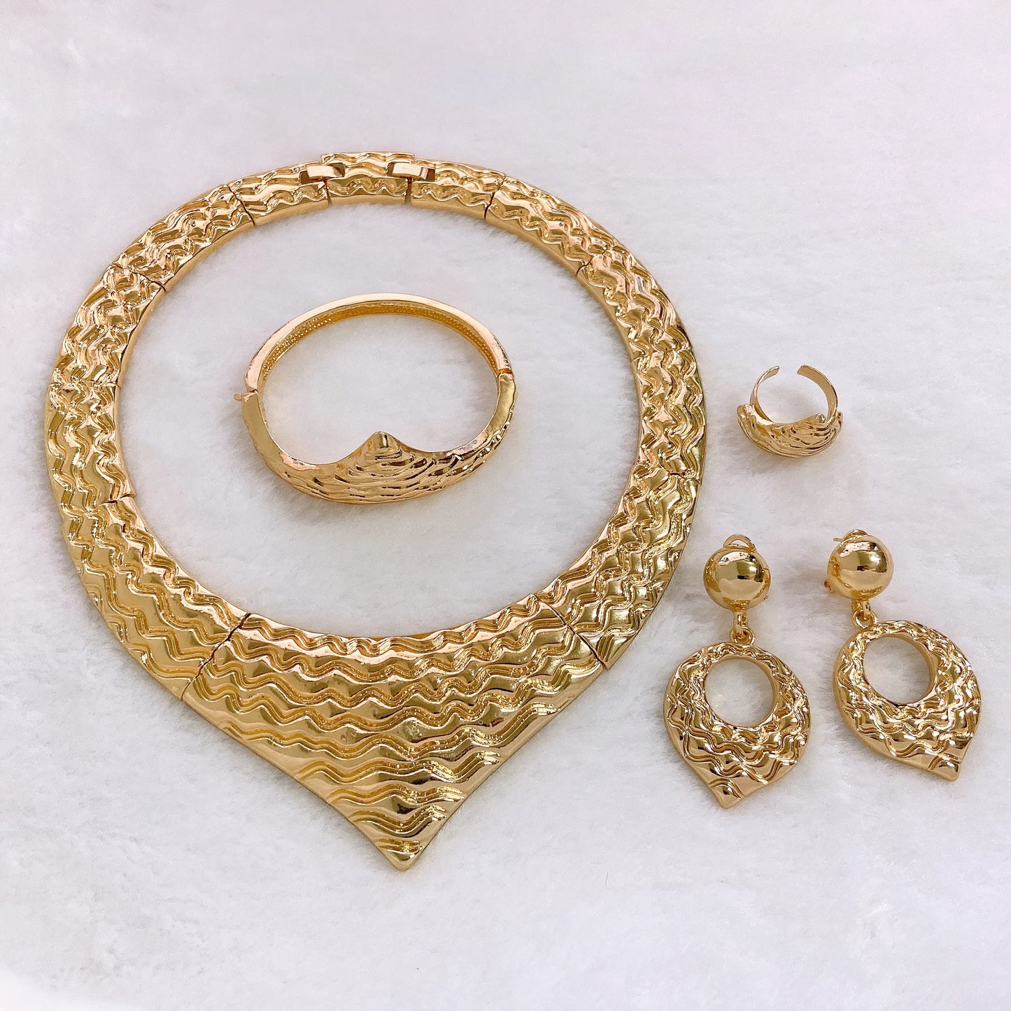 Luxe Dubai Gold Plated Jewellery Set - Necklace, Earrings, Bracelet & Ring