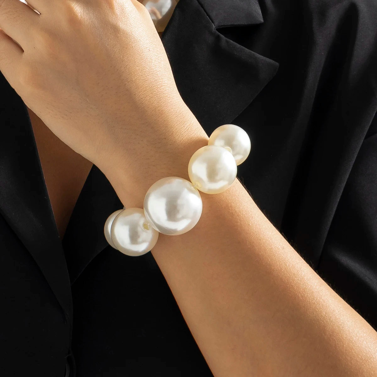 Exaggerated Pearl Beaded Choker Necklace