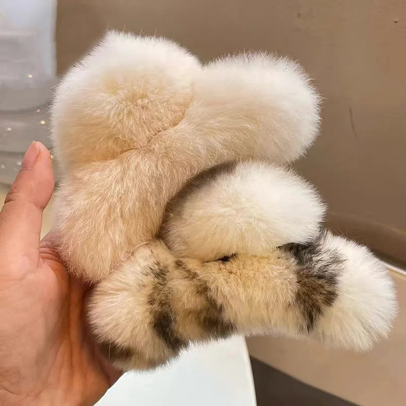 Luxe Plush Claw Clip – Oversized Fluffy Hair Clip