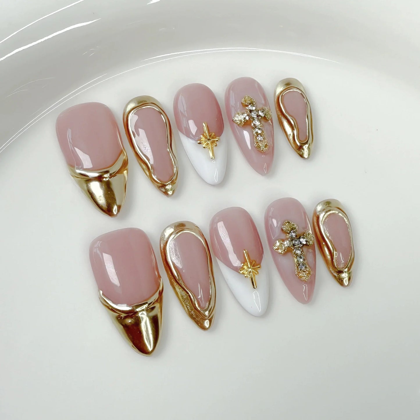 Retro Golden Heart Almond Press-On Nails (10pcs)