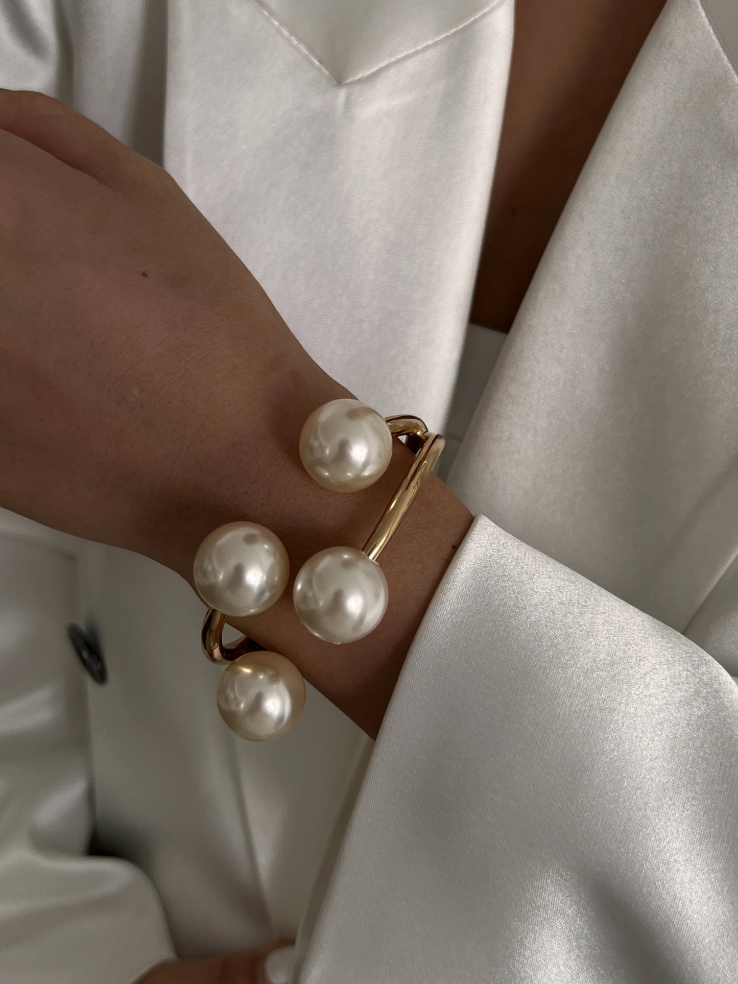 Chunky Pearl Open Cuff Bangle – Bold Statement Bracelet Gold & Silver