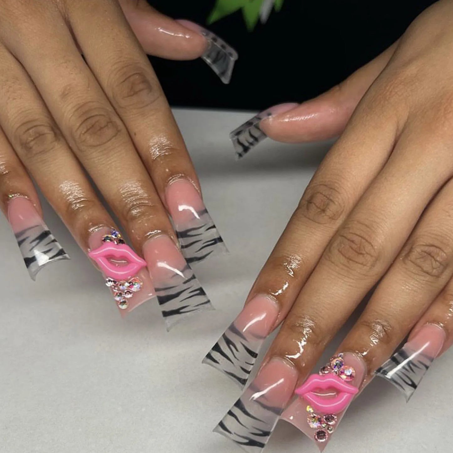 Y2K Punk Press-On Nails – 24pcs Duckbill Rhinestone & Star Decor