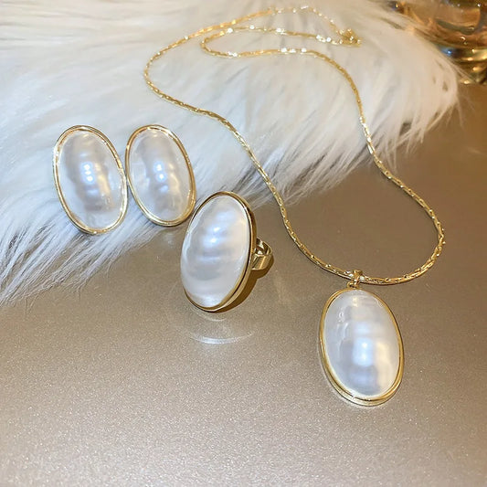 Oval Pearl Necklace & Stud Earring Set – French Luxury Wedding Jewellery