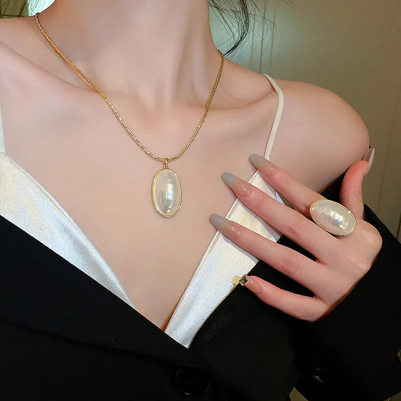 Oval Pearl Necklace & Stud Earring Set – French Luxury Wedding Jewellery