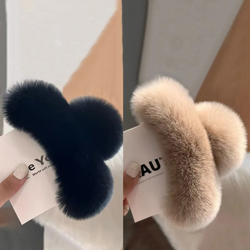 Luxe Plush Claw Clip – Oversized Fluffy Hair Clip