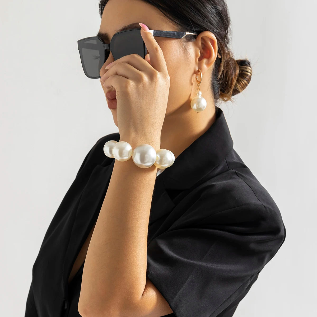 Exaggerated Pearl Beaded Choker Necklace