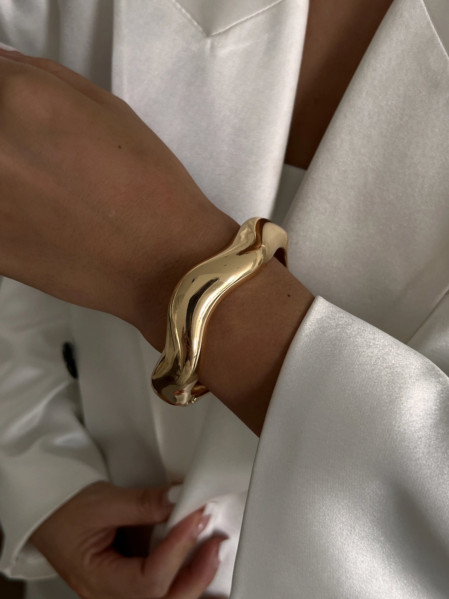 Chunky Pearl Open Cuff Bangle – Bold Statement Bracelet Gold & Silver