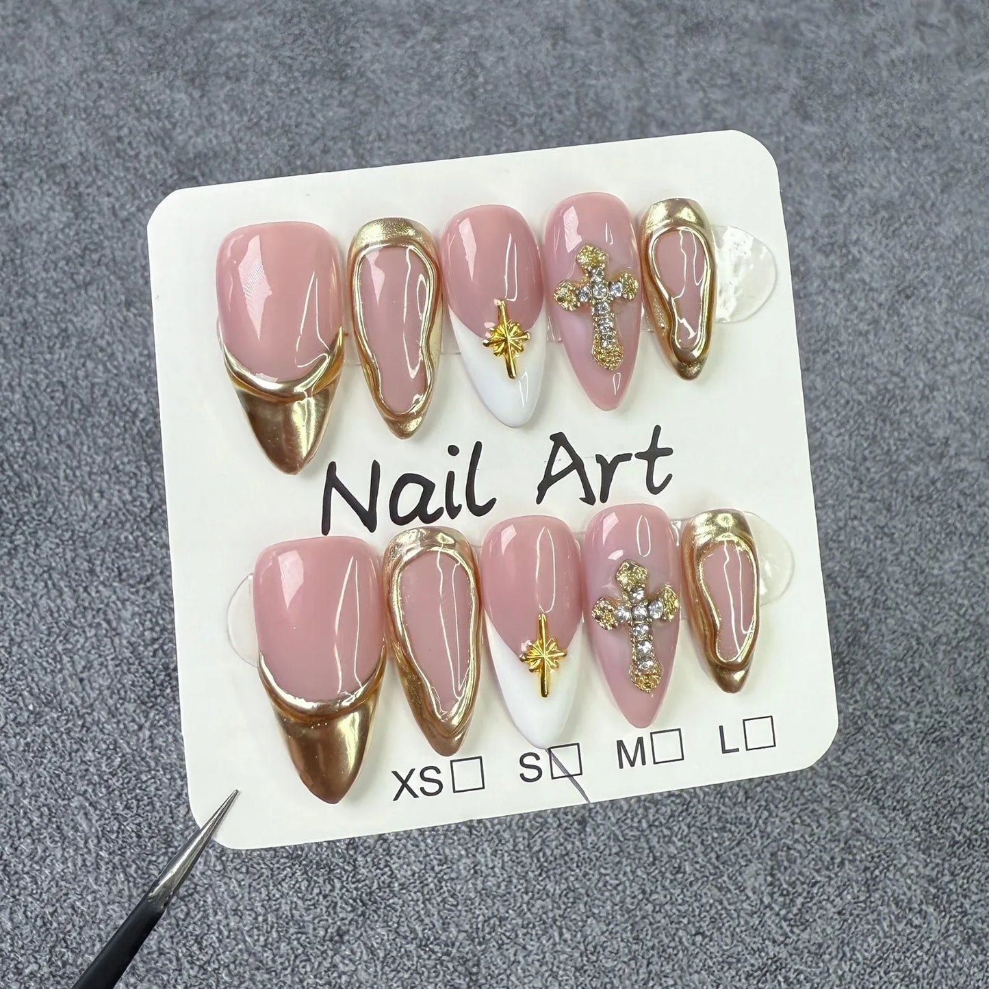 Retro Golden Heart Almond Press-On Nails (10pcs)